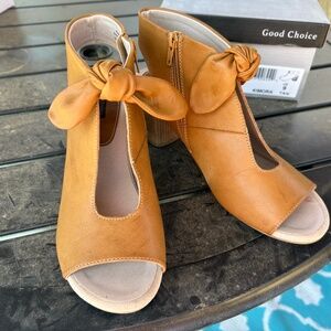 Bow ankle side zip block heel